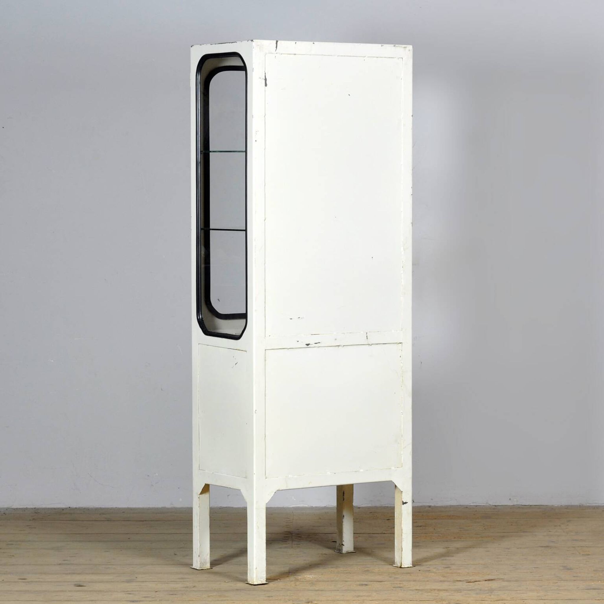 Vintage medicine cabinet, 1970s
