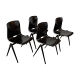 Ensemble de quatre chaises d’école empilables
