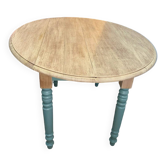 Folding table