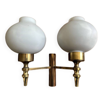 Double wall lamp in brass and opaline