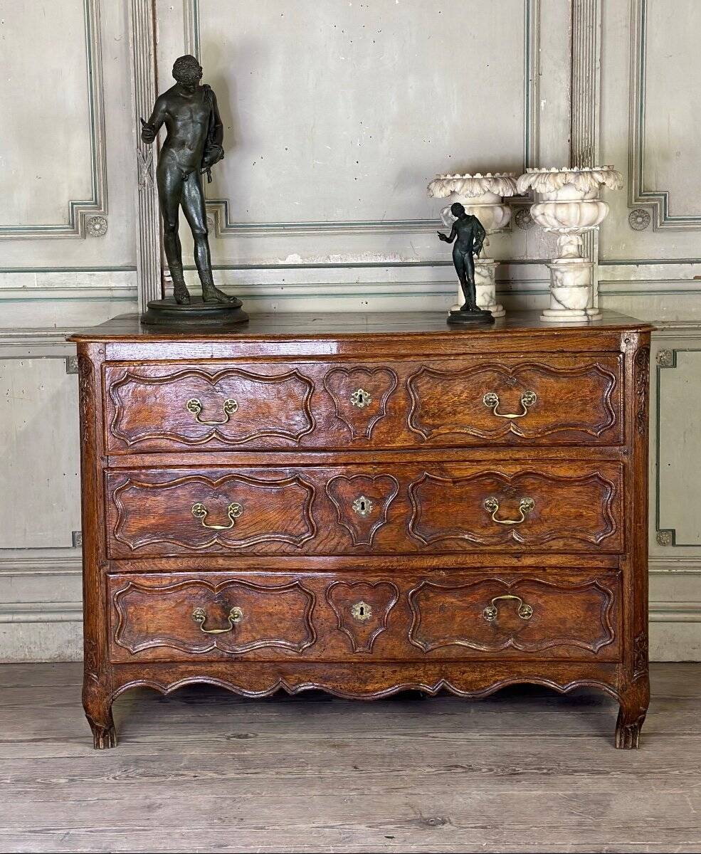 Commode Louis XV en chêne sculpté, XVIIIème siècle