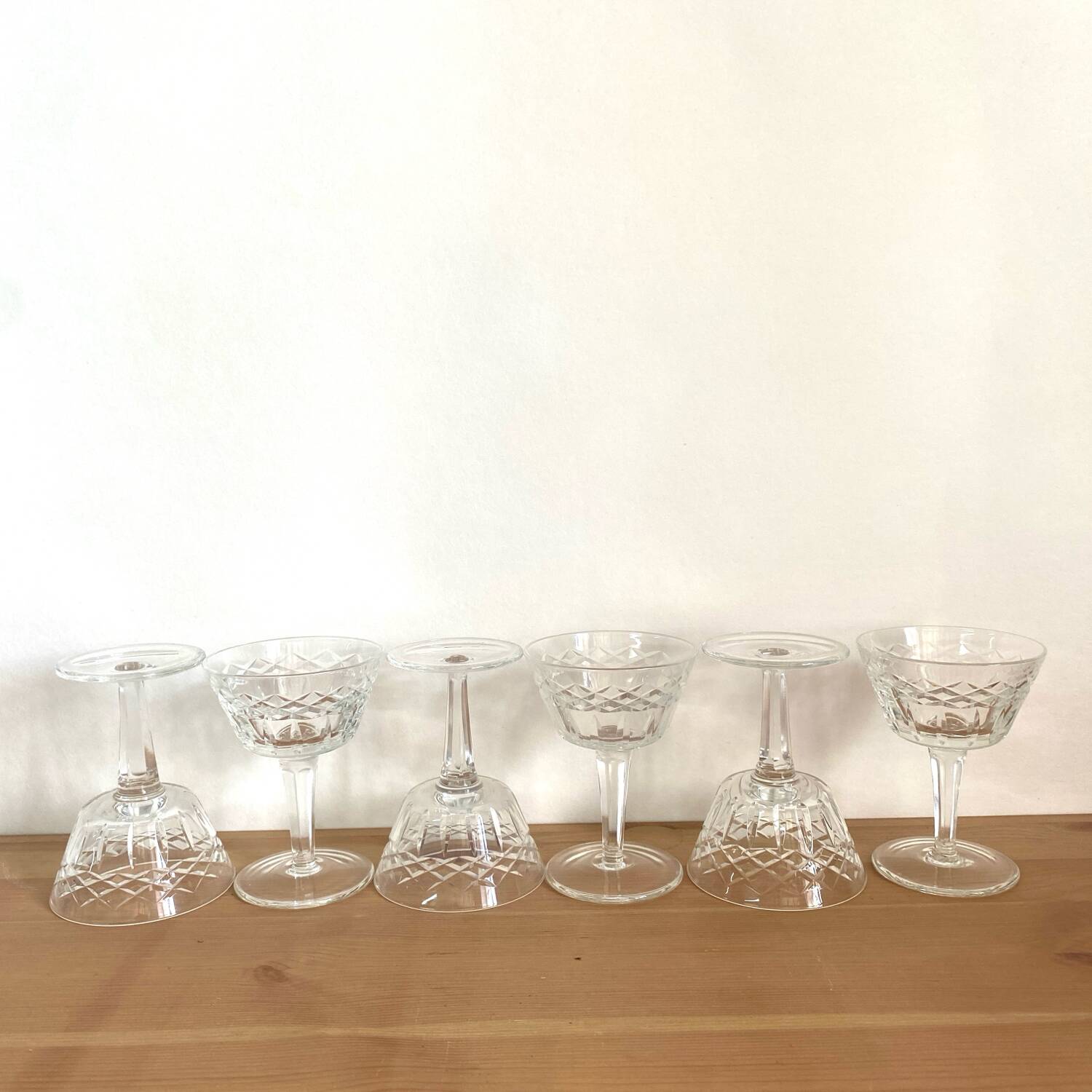 Service of chiseled champagne glasses - vintage