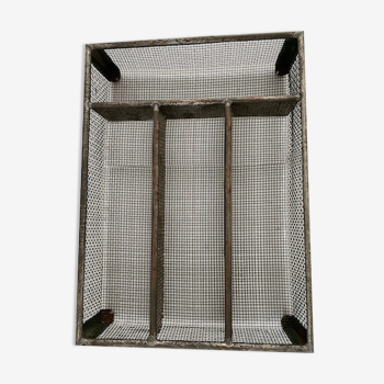 Metal covered rack 4 compartments old