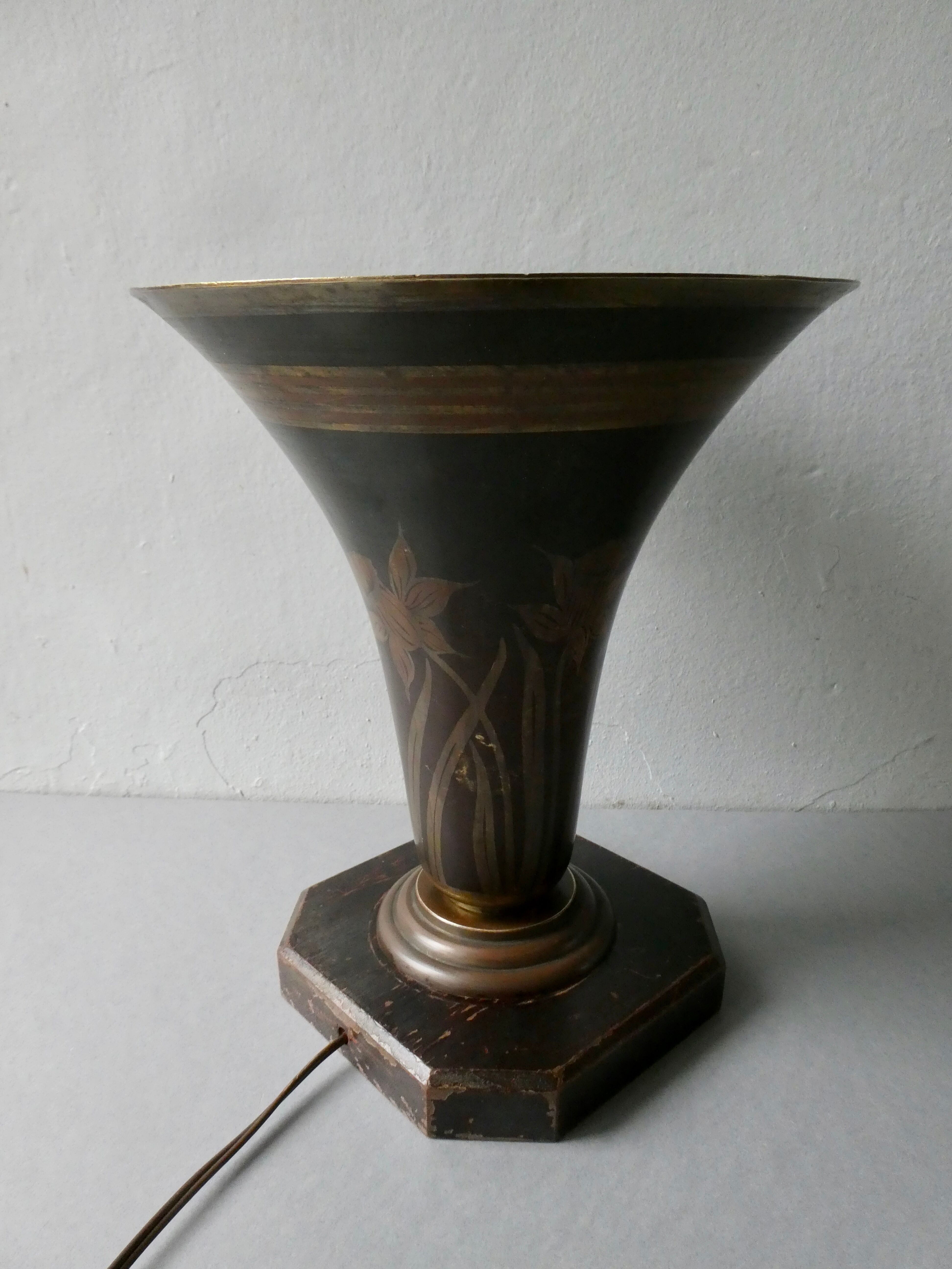 Art Deco cornet lamp, signed A Ducobu, narcissus