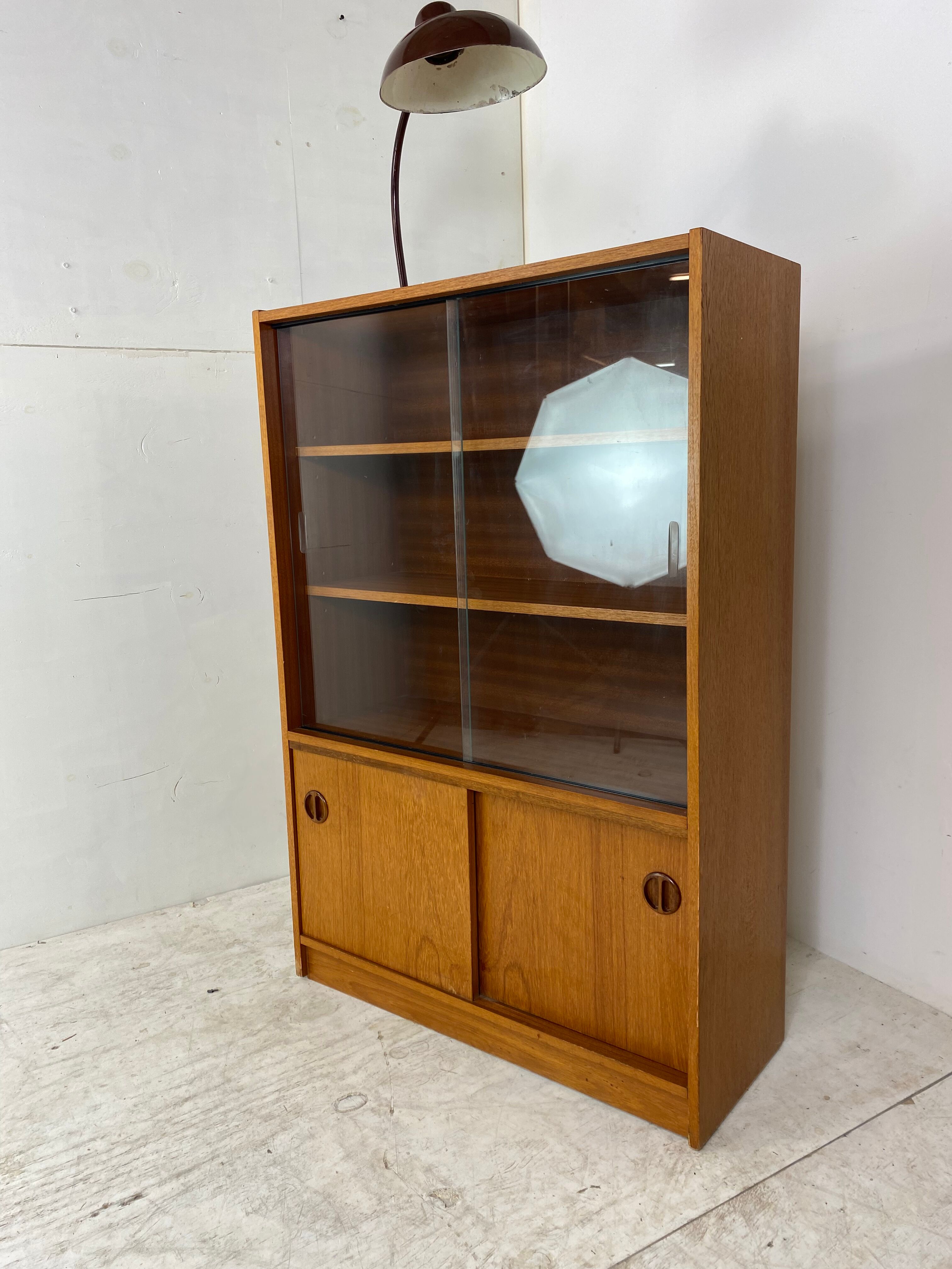 Vitrine scandinave en teck, années 1960