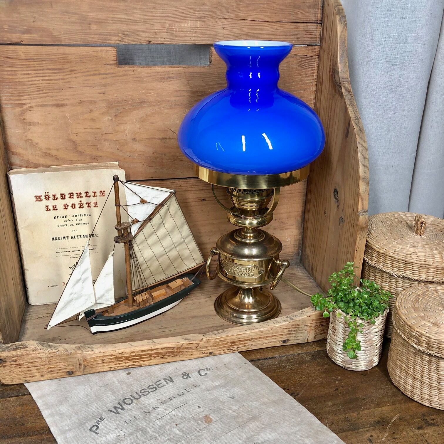 Lampe vintage “Virginia Beach” opaline & laiton