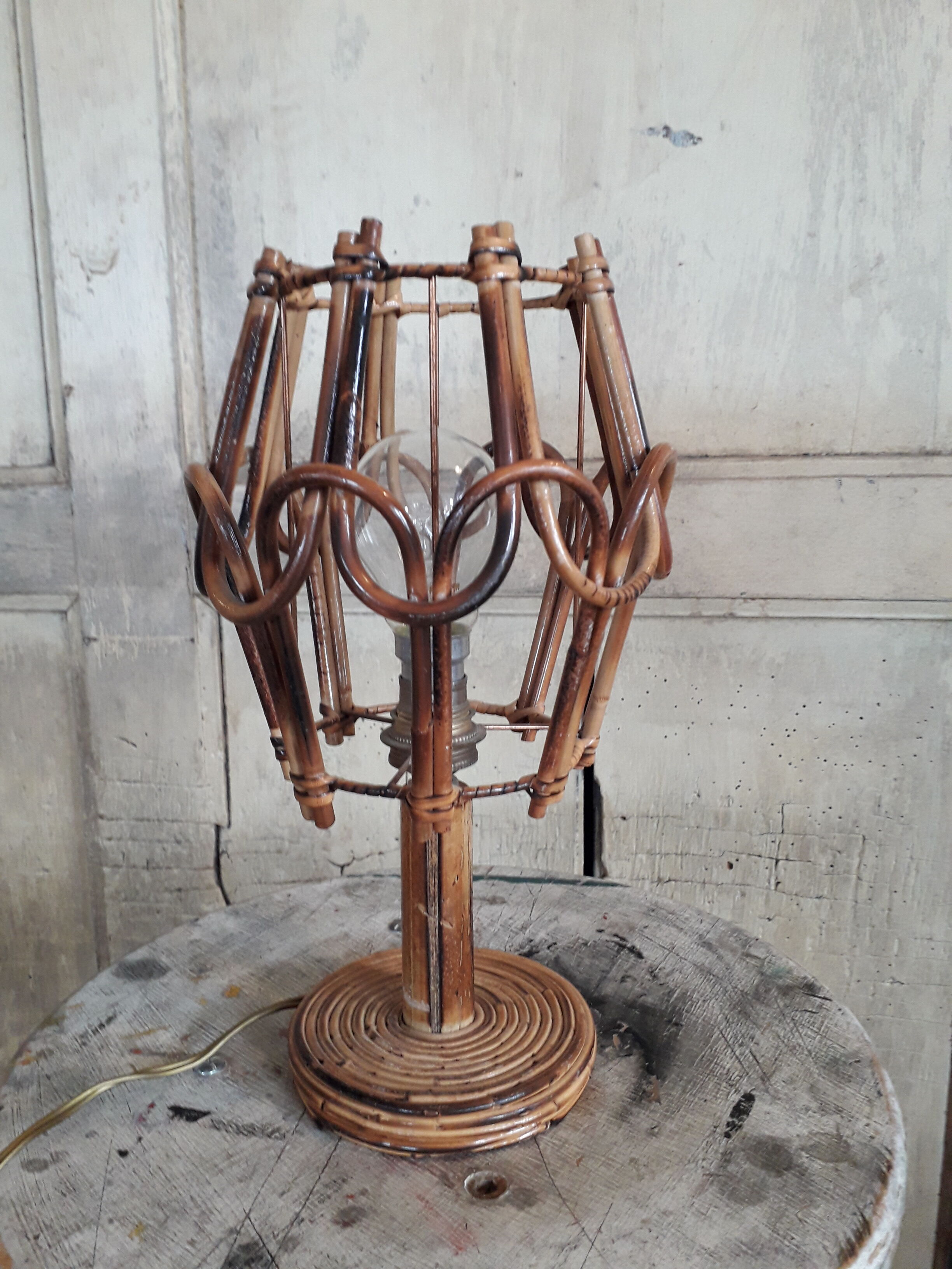 Table lamp rattan