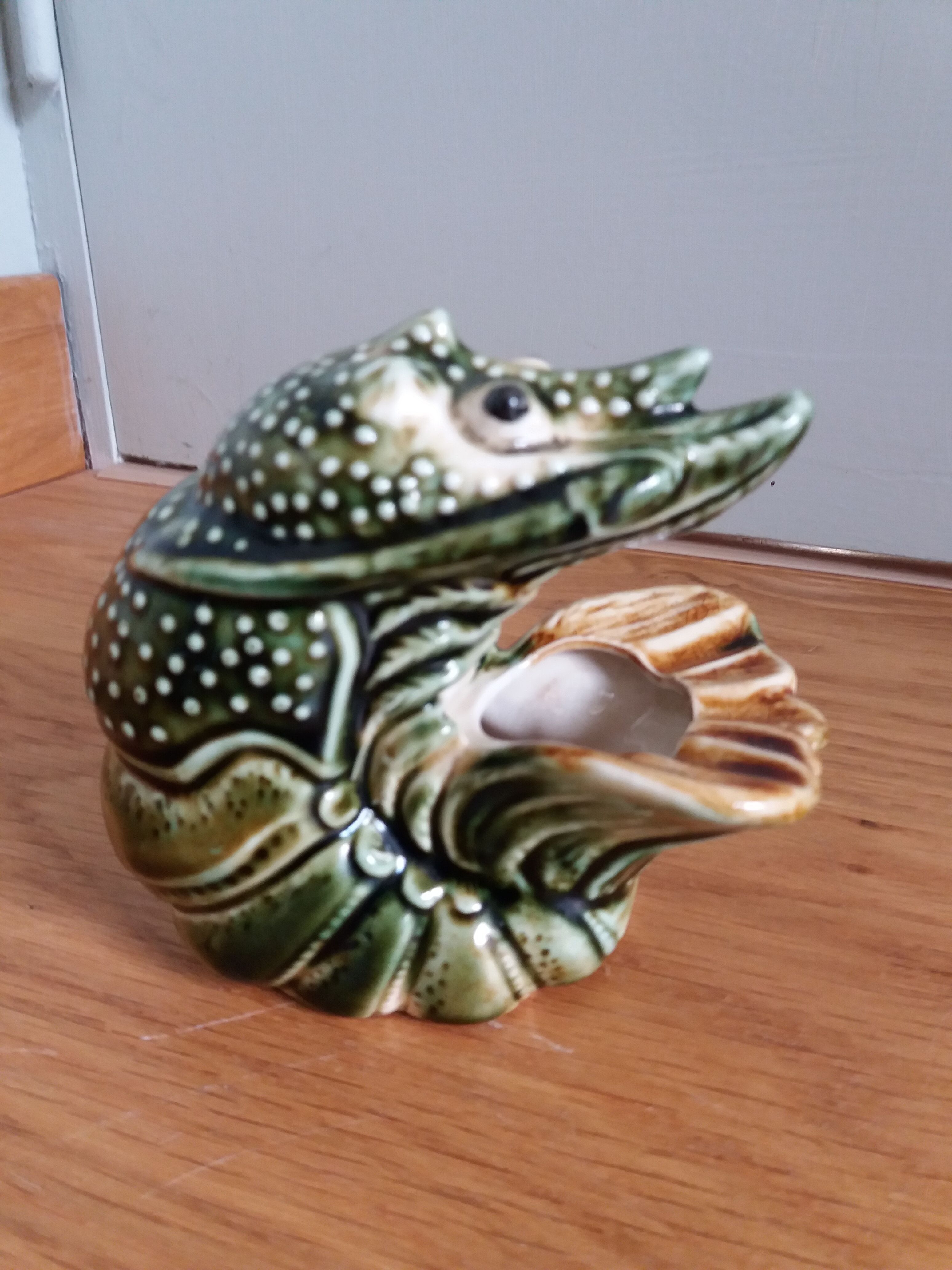 Zoomorphic ceramic shrimp or crayfish ashtray