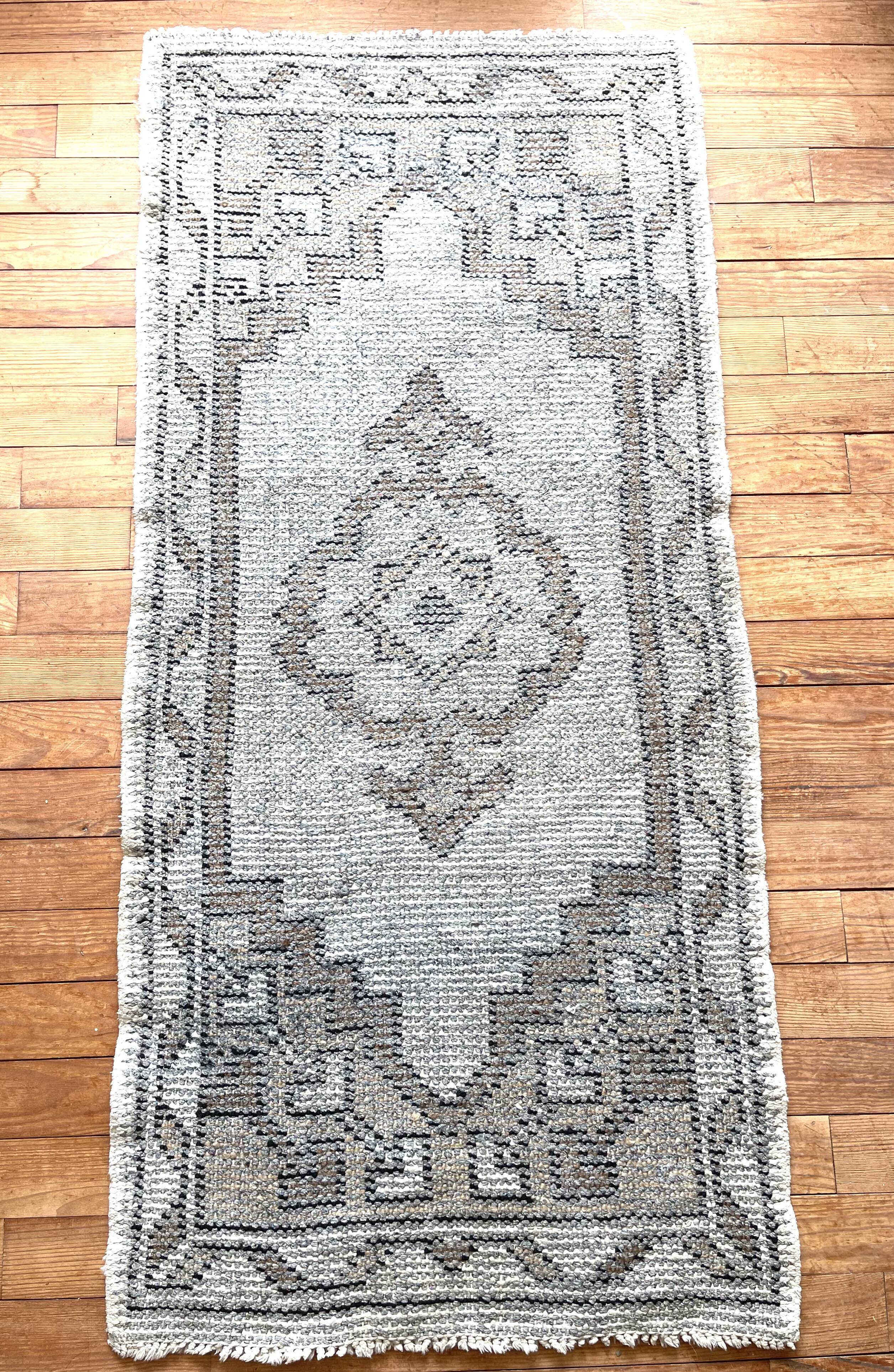 Berber wool carpet 160x70cm