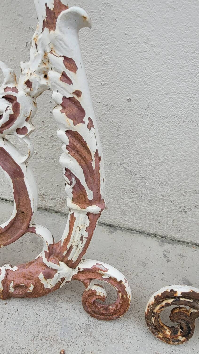 Hunting wheels gate jib bourgeois house in cast iron 19th