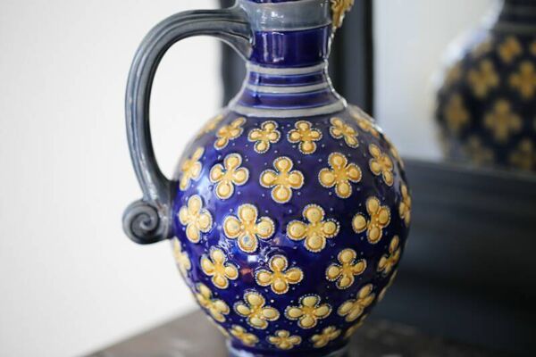 Aiguière en majolique néo-renaissance Minton Angleterre 1870