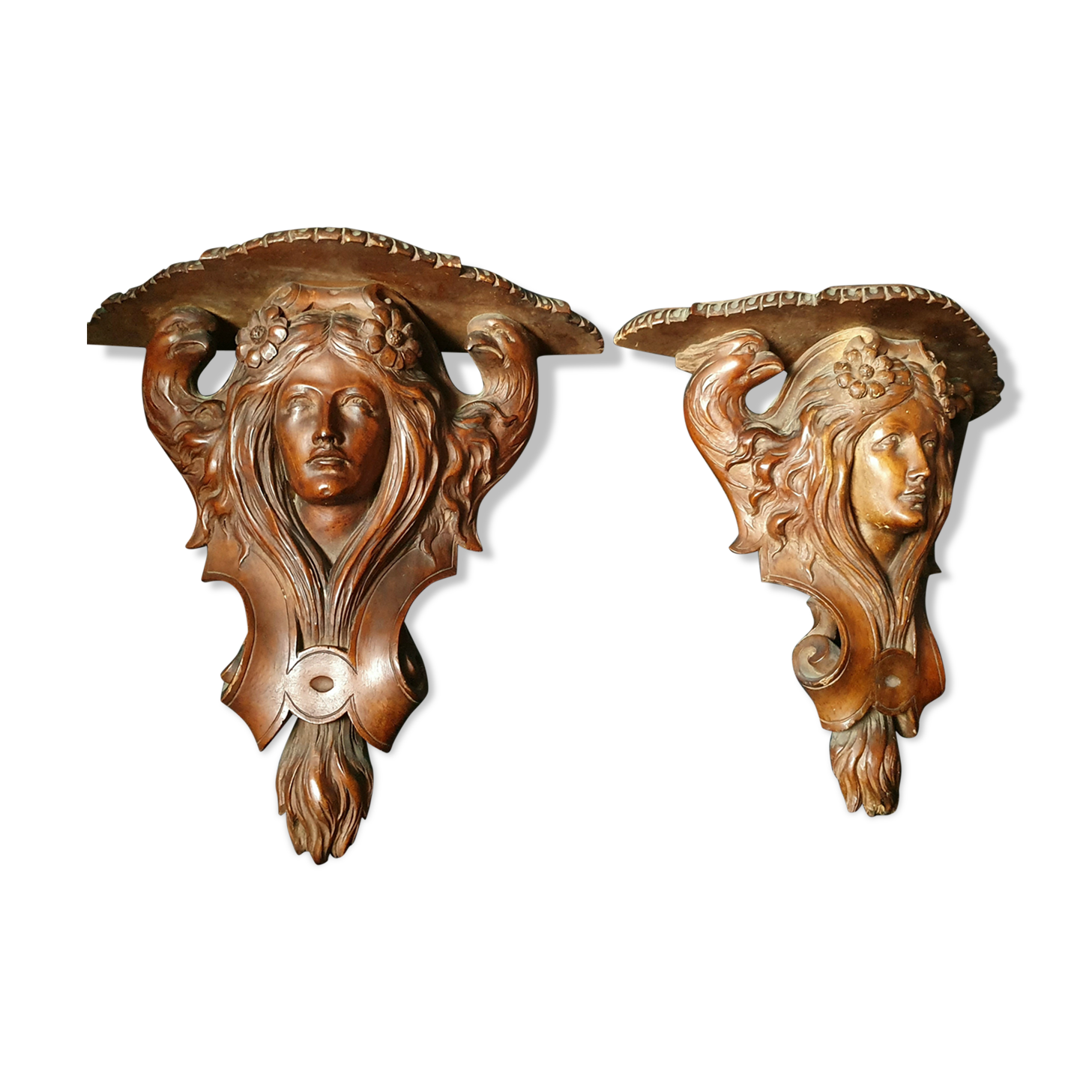 Paire d’étagères de mur d’art nouveau en bois
