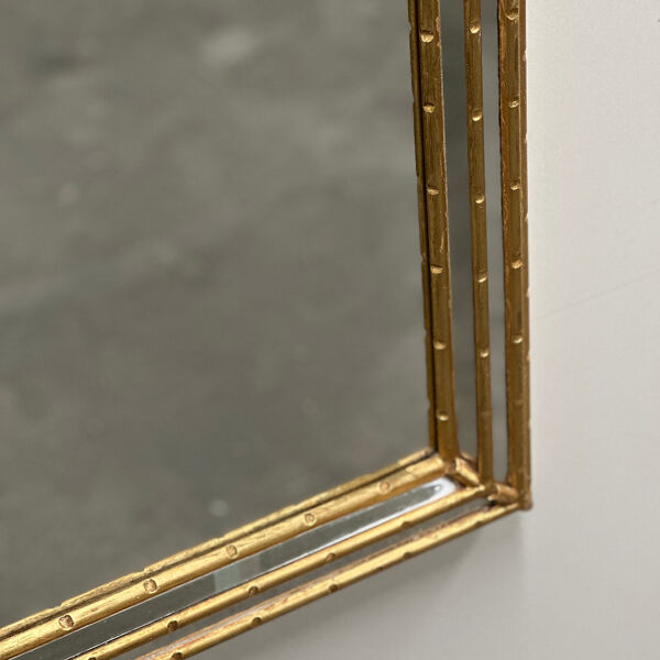 Miroir mural en faux bambou doré, Italie, années 1970.