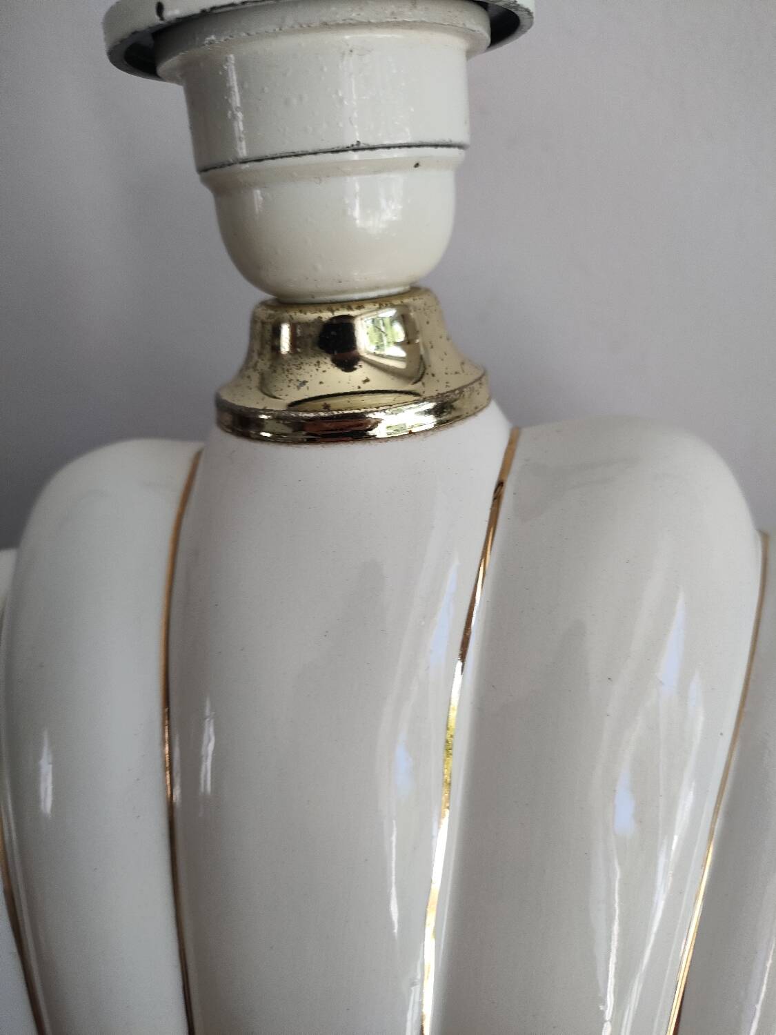Ceramic and gold metal shell lamp base - vintage