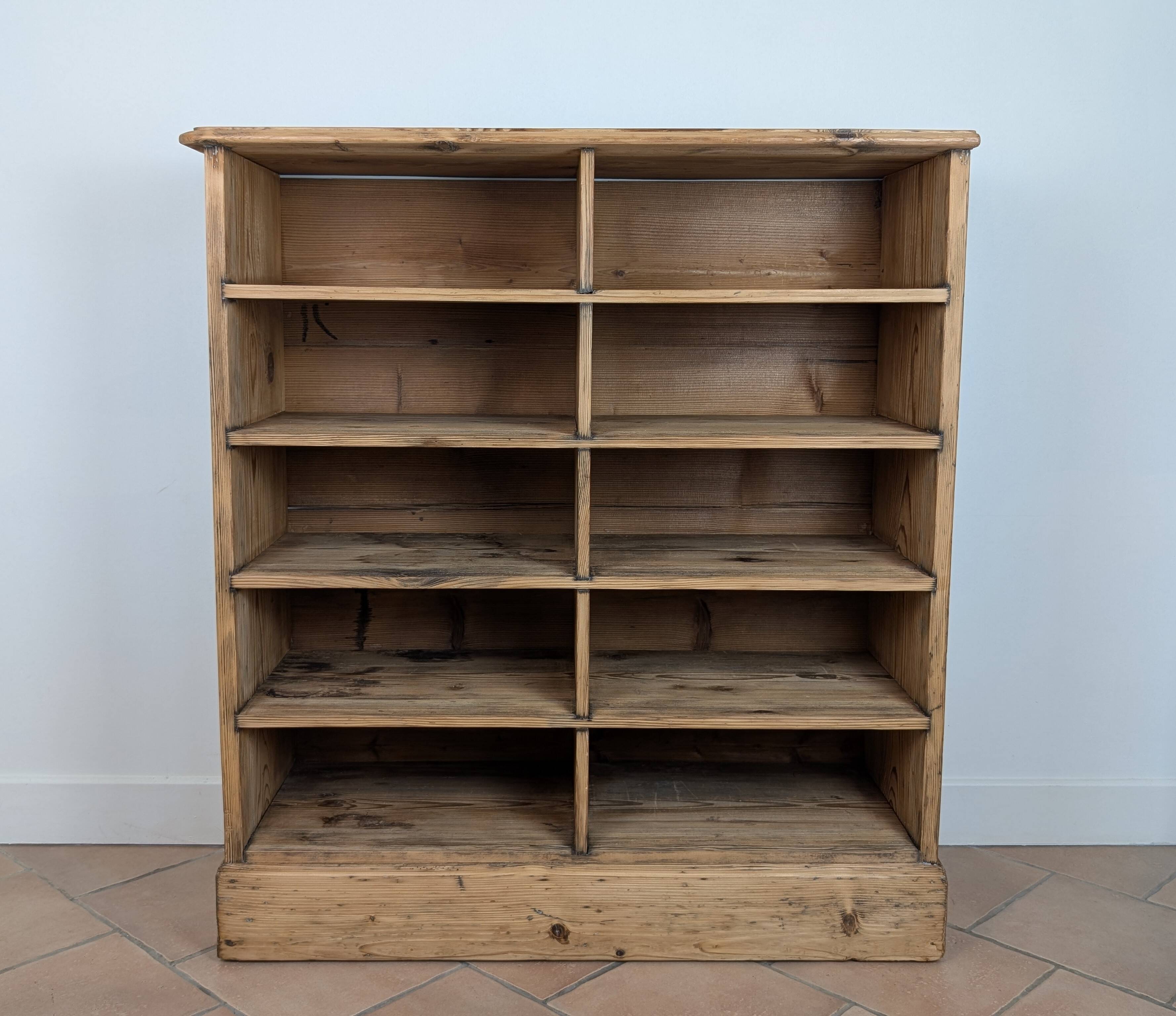 Workshop furniture with lockers
