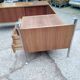 Grand Bureau design 1970 with return. light wood and chrome pietement