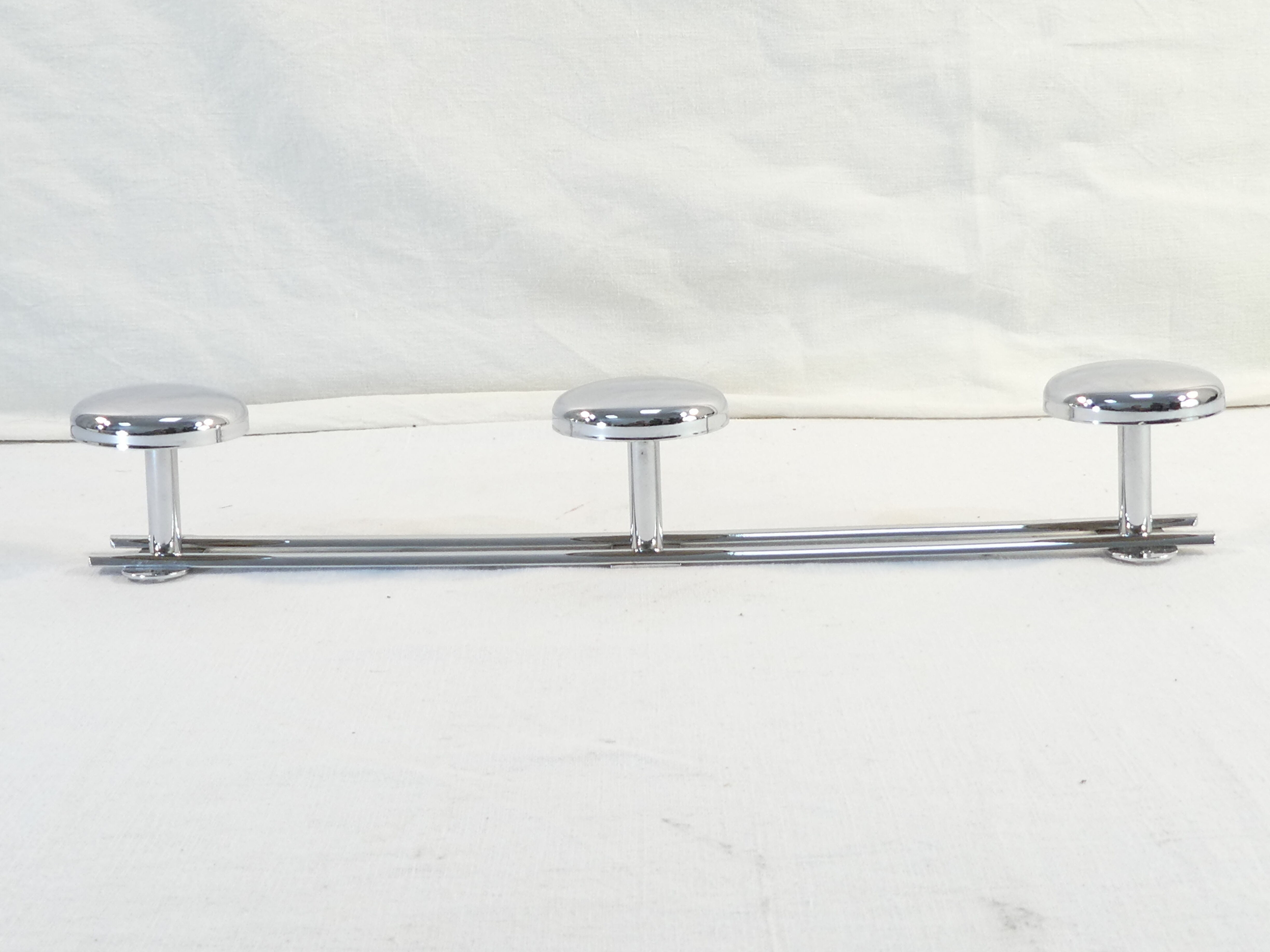Coat rack has 3 pastes in chromed metal vintage