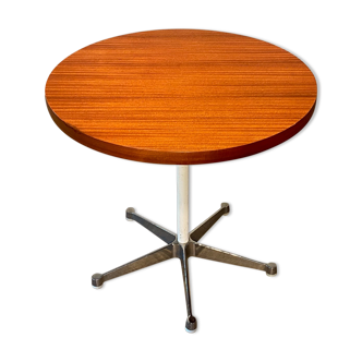 Table ronde en teck par Ray et Charles Eames pour Herman Miller, années 1950