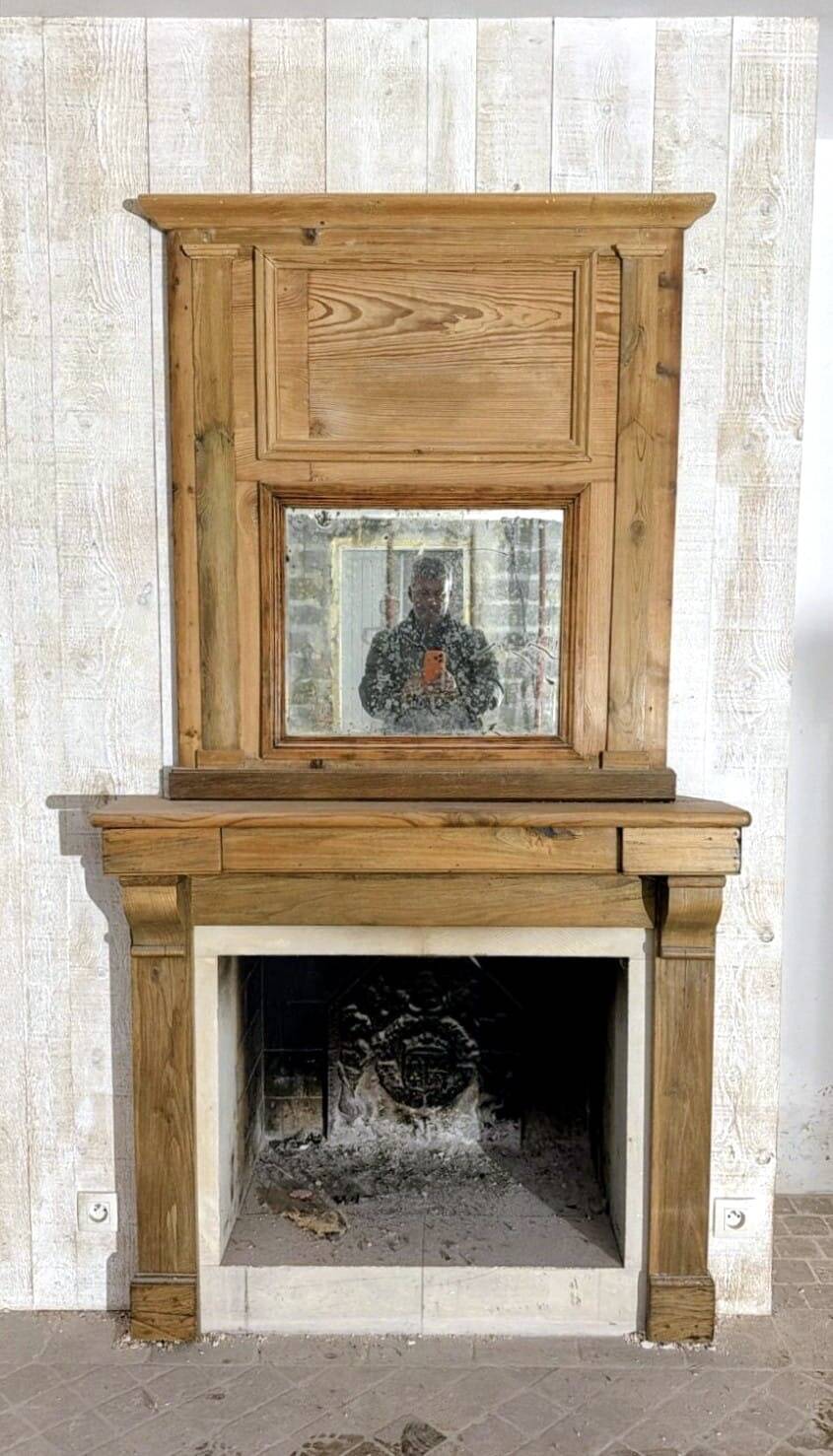 Cheminée en pin