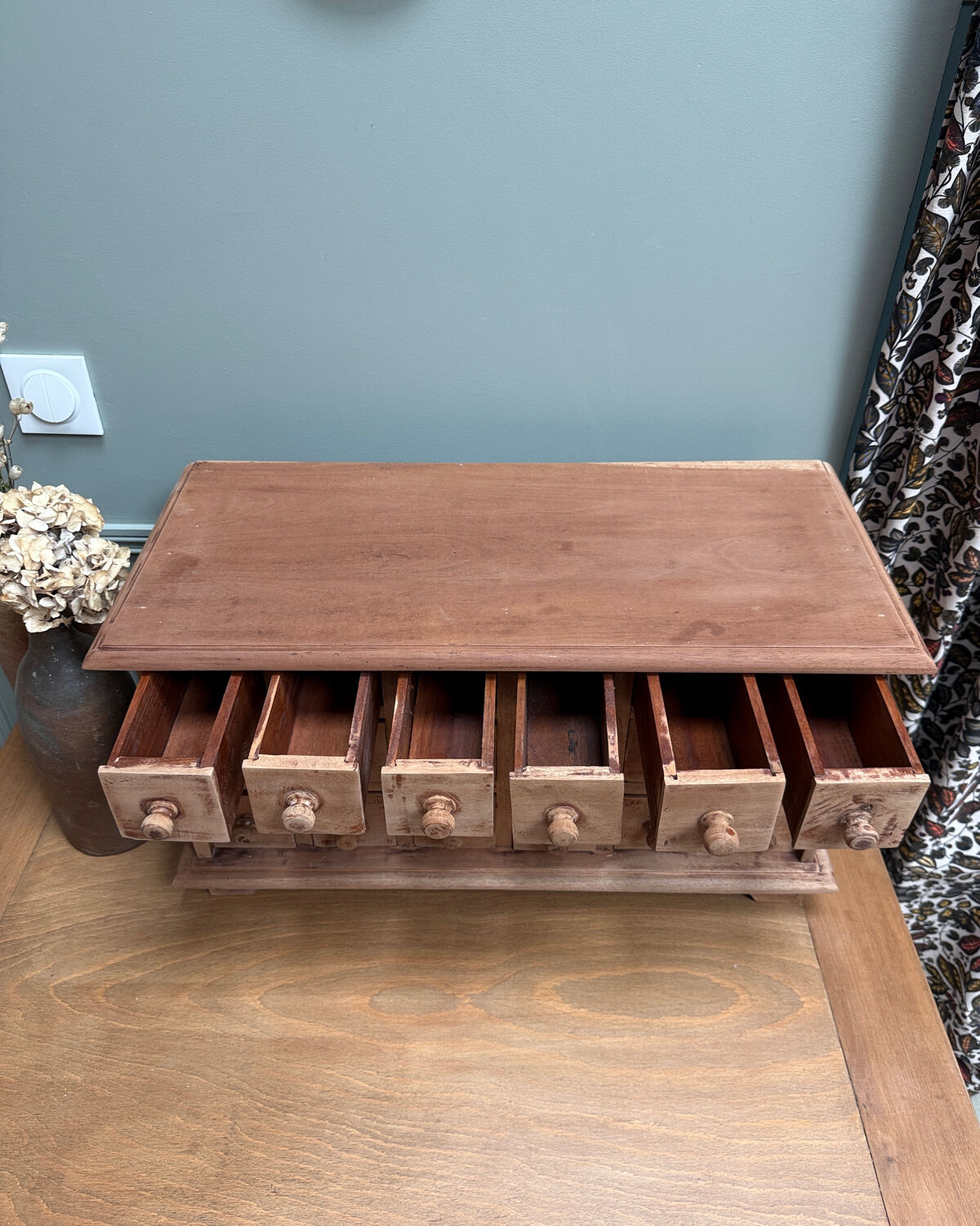 Small vintage drawer cabinet