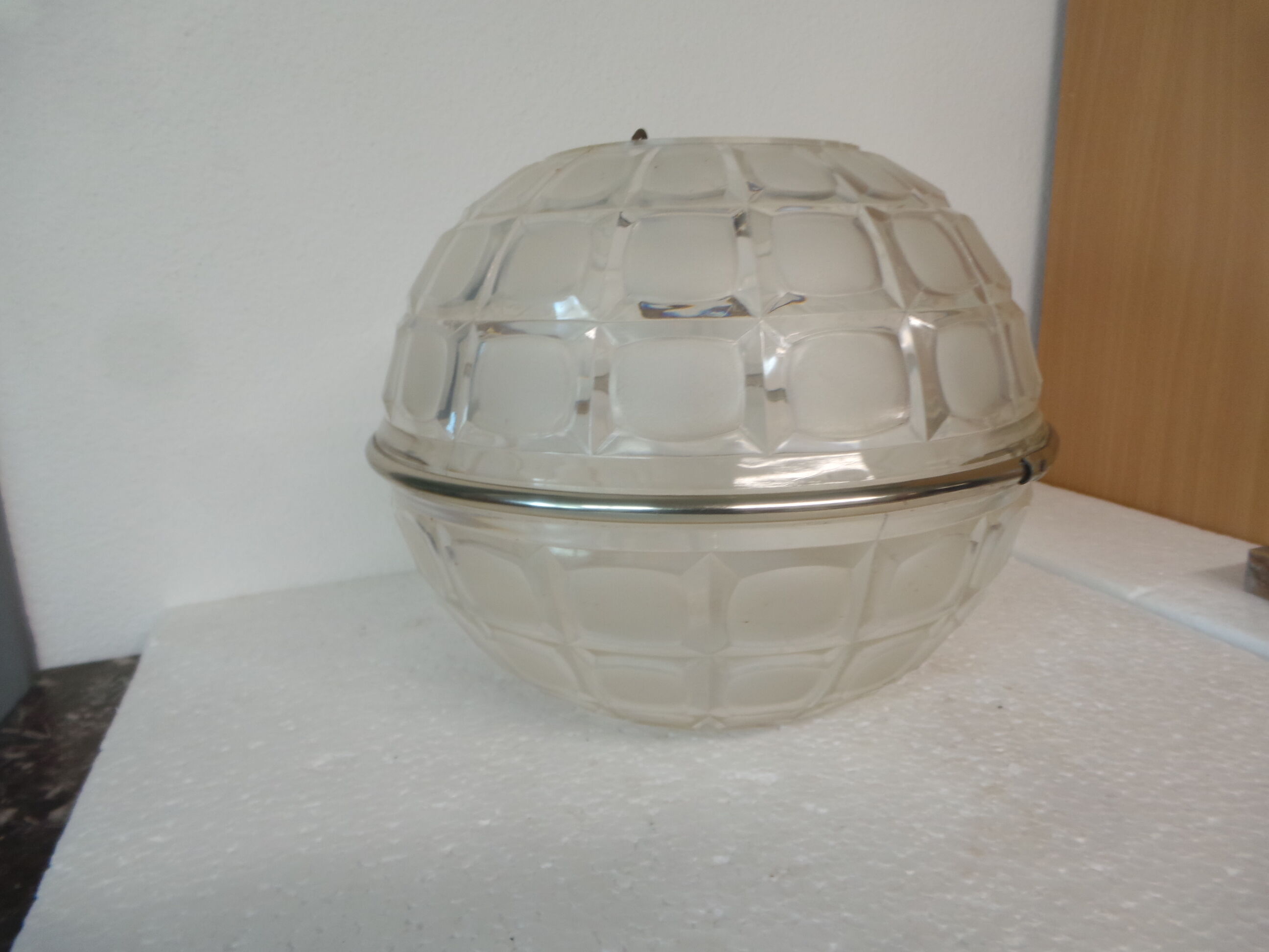 Vintage plexi globe