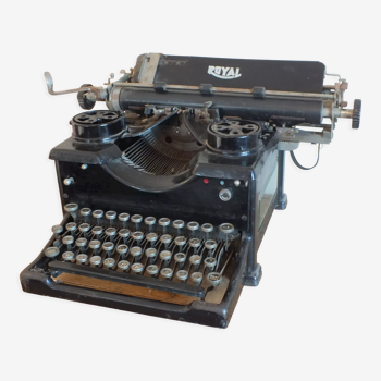 Old Royal USA typewriter circa 1925