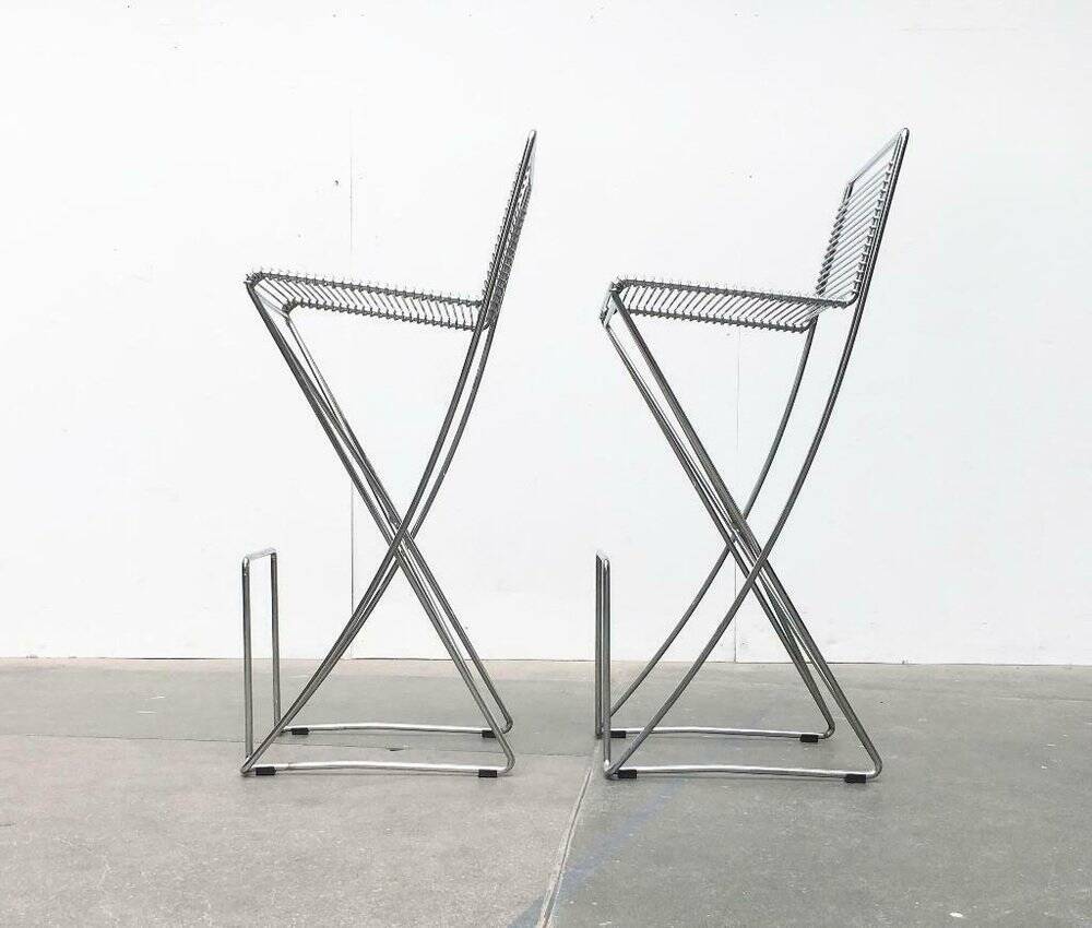 Postmodern German Kreuzschwinger bar stool by Till Behrens for Meyer Stahlmöbel, 1980s.