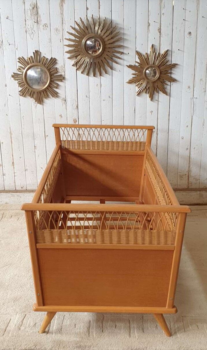 Lit enfant vintage en rotin