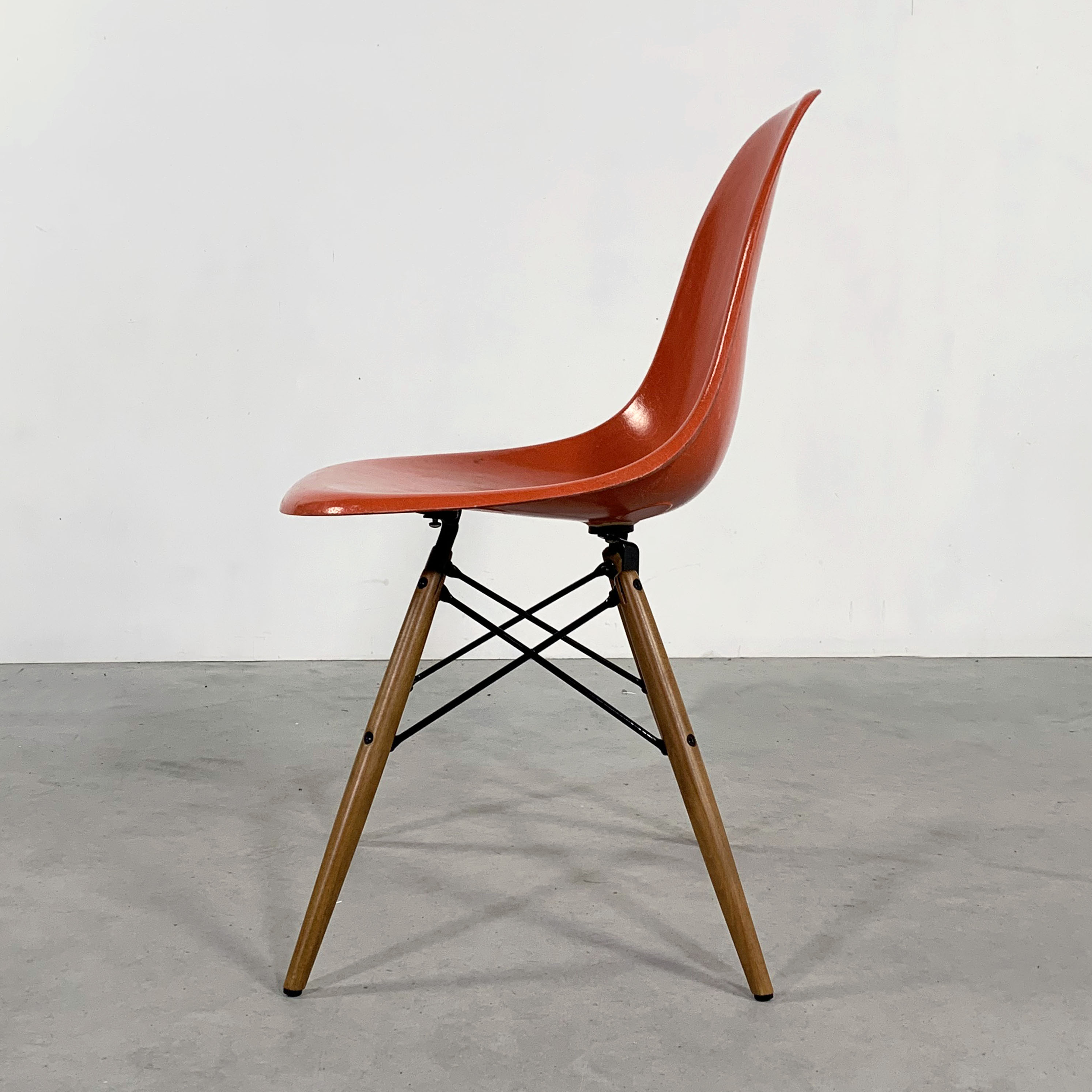 Chaise DSW Corail de Charles & Ray Eames pour Herman Miller, 1970