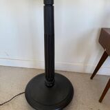 Lampadaire vintage en bois patiné noir et abat-jour rayé