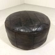 Pouf en cuir patchwork marron De Sede des années 1970