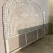 Ensemble chambre rotin blanc : commode, miroir, lit, panier