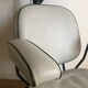 Fauteuil de coiffeur vintage avec casque transformé en lampe