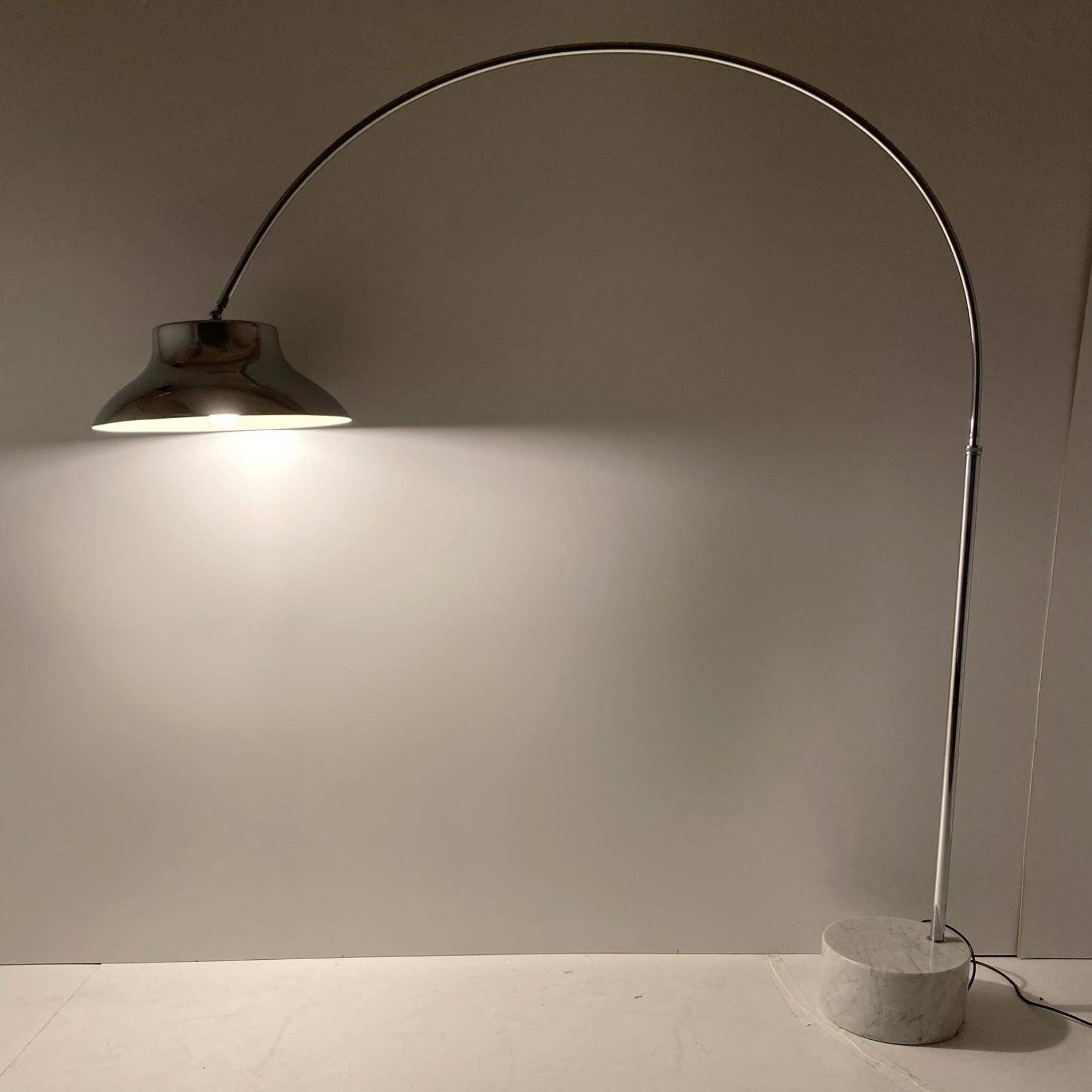 Flexible chromed arc floor lamp with Carrara marble base, Italy 1960s