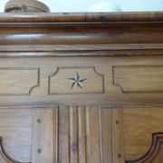 magnificent two-body buffet from the 18th century in walnut – an exceptional antique piece