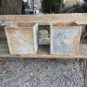 Paire de jardinières en fonte