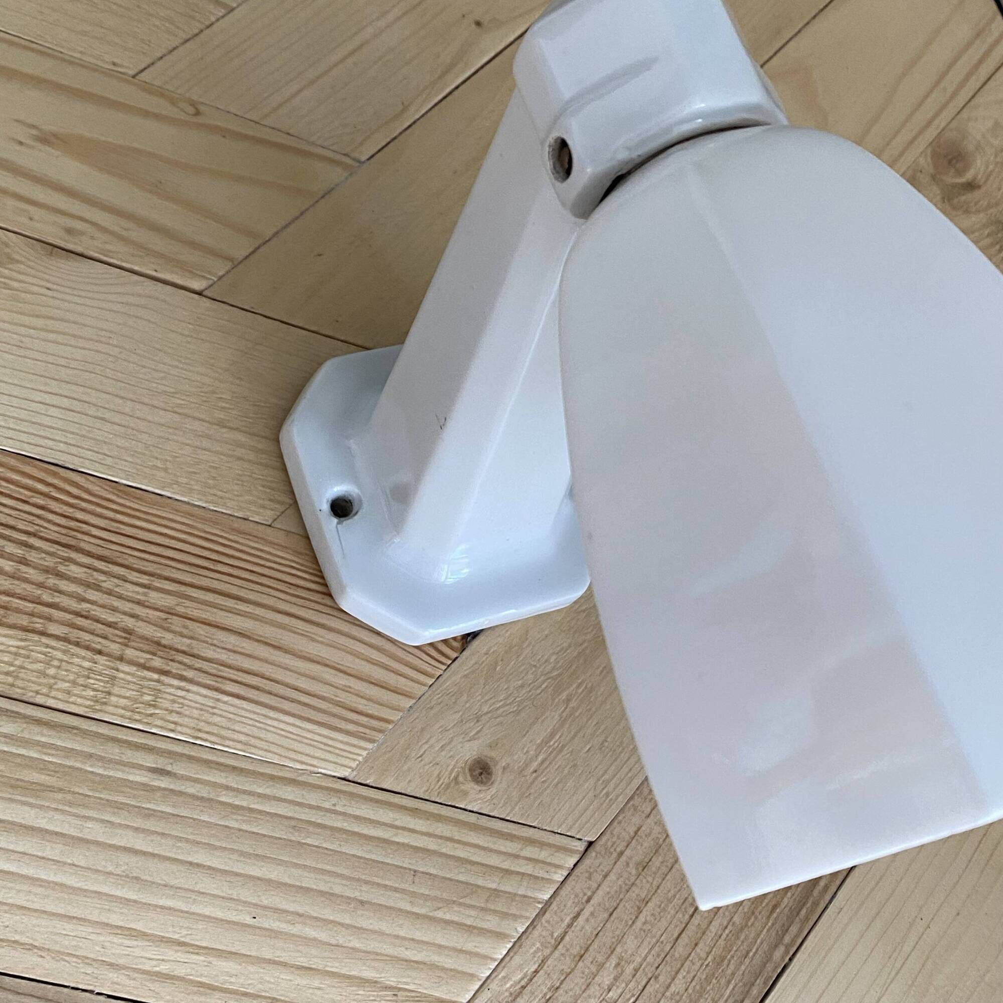Swan neck wall lamp in porcelain ceramic and tulip in white opaline glass