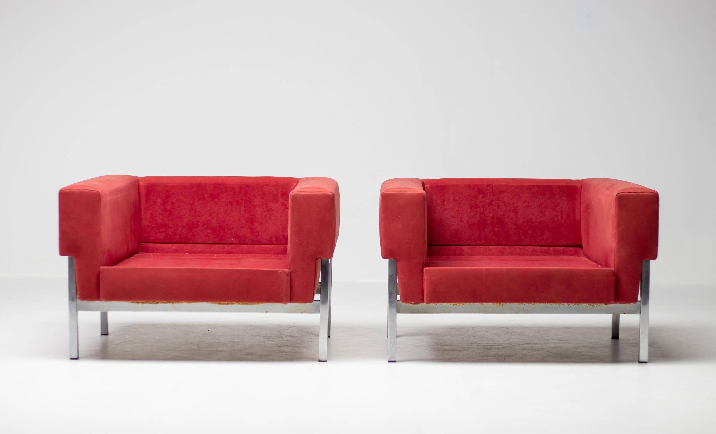 Red Kiushu armchairs by Saporiti characteristic of mid-20th century Italian modern design.
