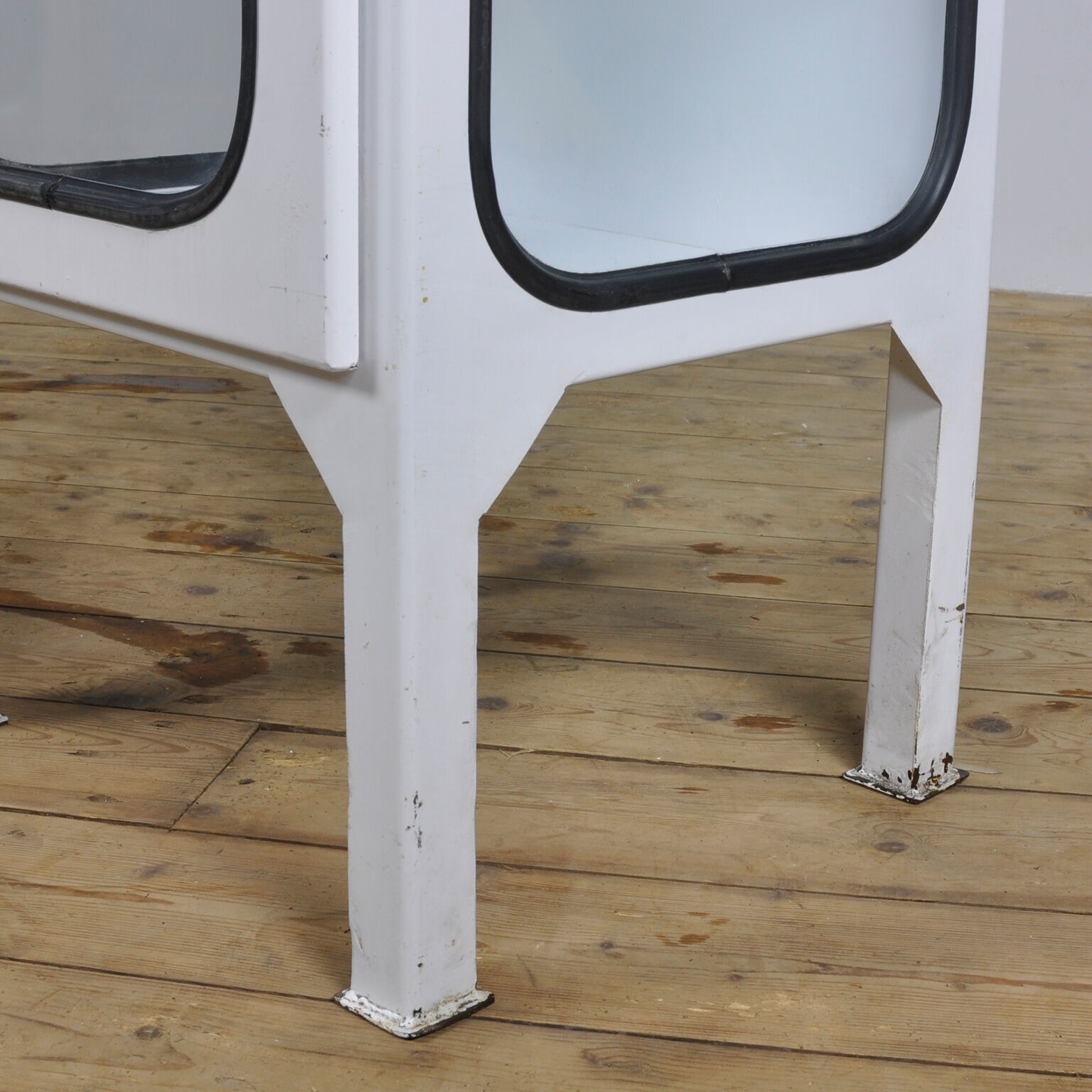 Showcase with 5 shelves in glass 1975