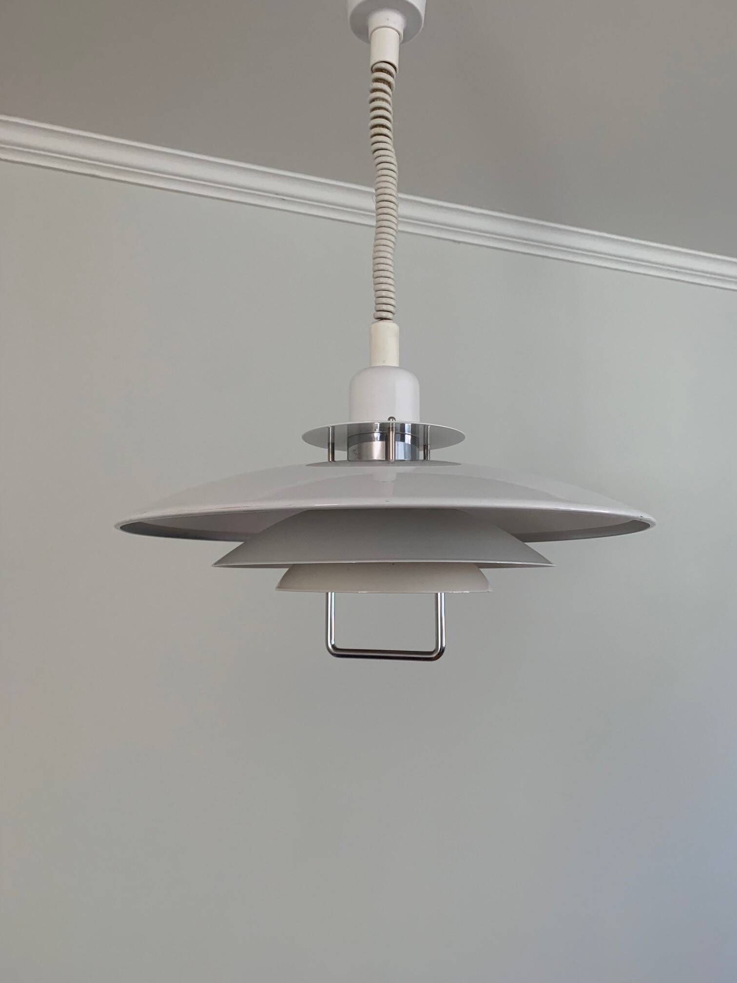 Suspension extensible métal blanc laqué, suède années 70/80
