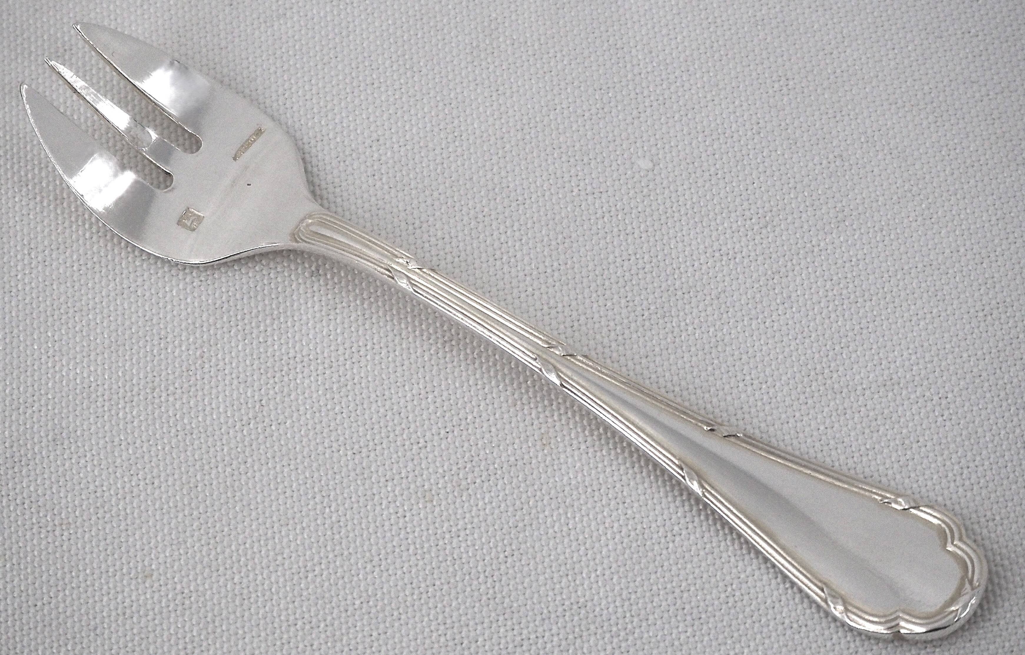 Ercuis Trianon, Rubans, 12 silver-plated oyster forks, excellent condition.