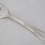 Ercuis Trianon, Rubans, 12 silver-plated oyster forks, excellent condition.