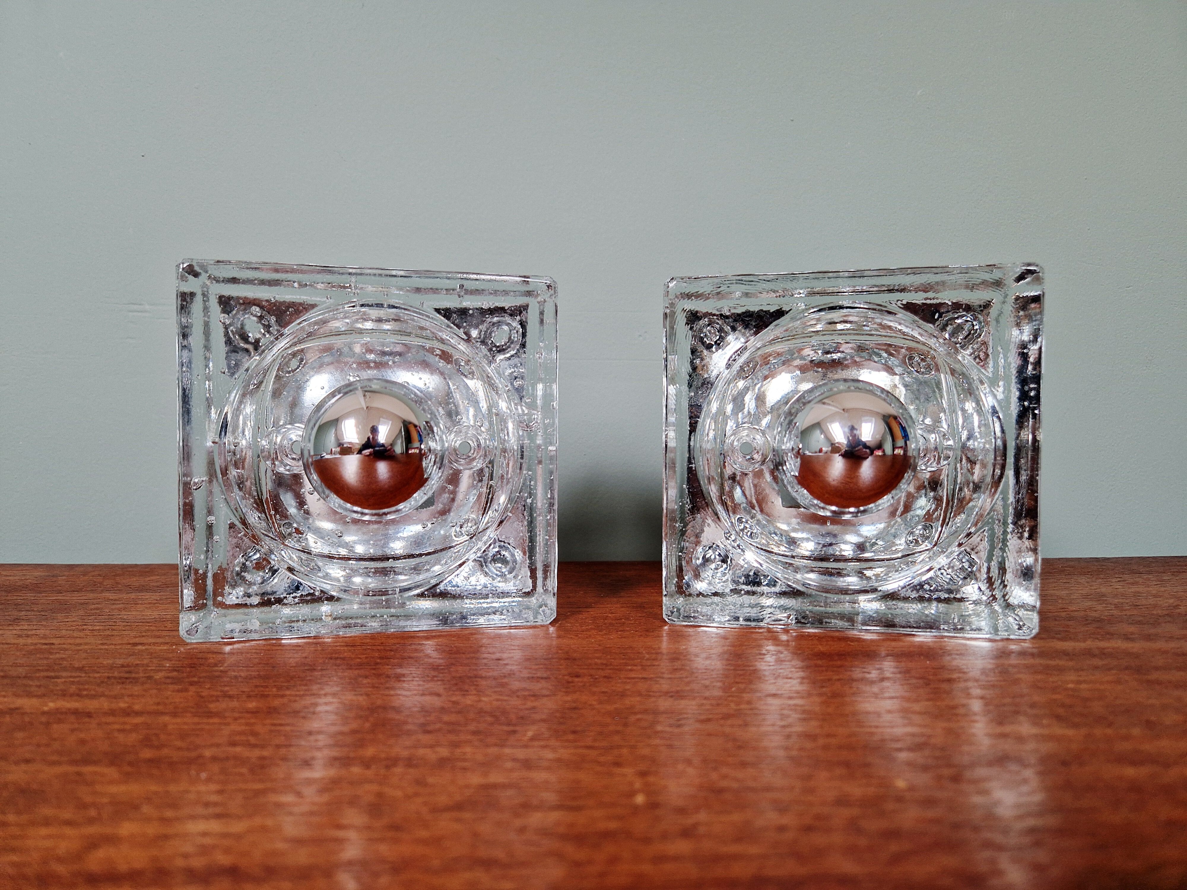 Pair of Ice Cube wall sconces in transparent bubbled glass, 1970s.