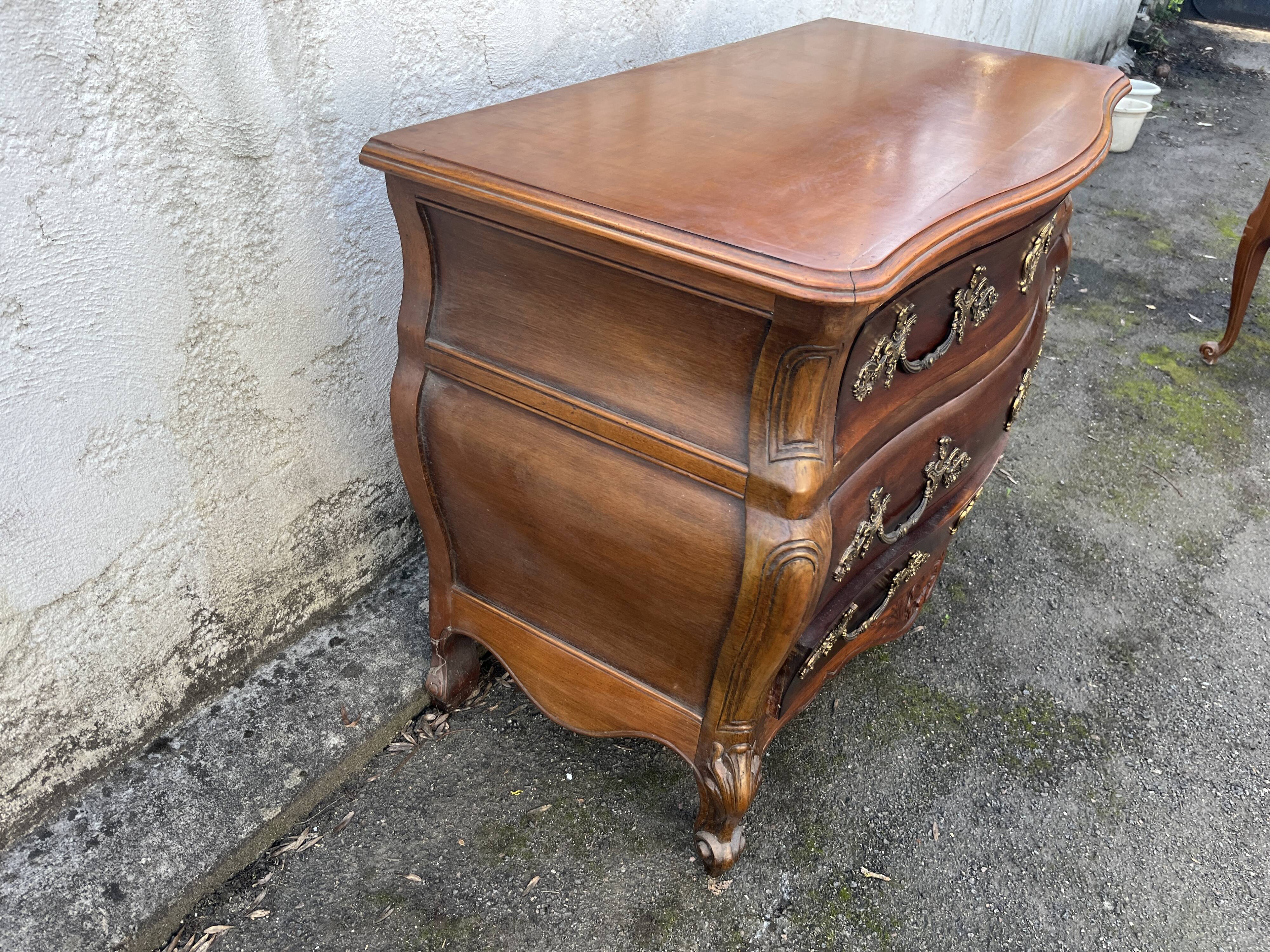 Beautiful Bordeaux chest of drawers