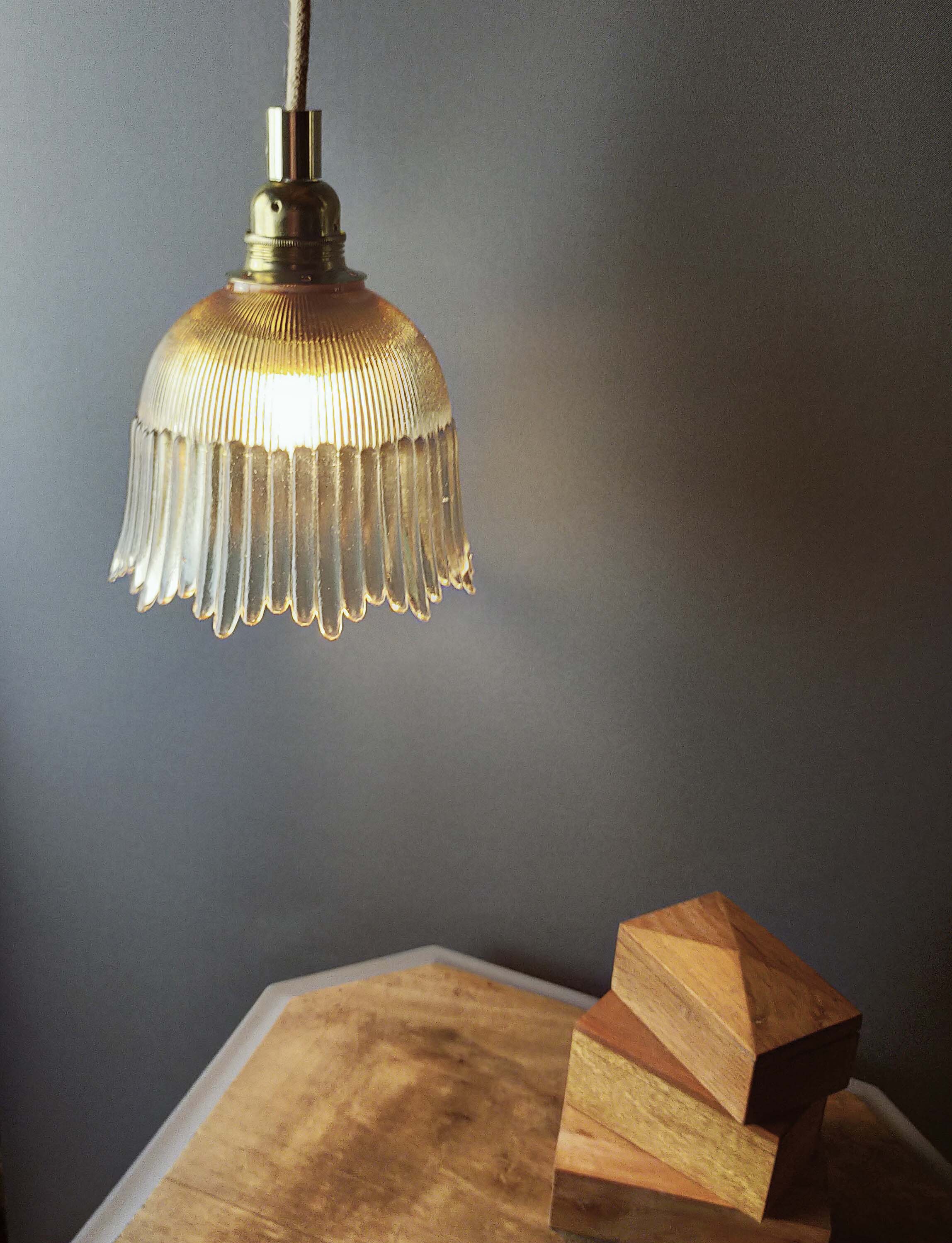 Gold glass suspension