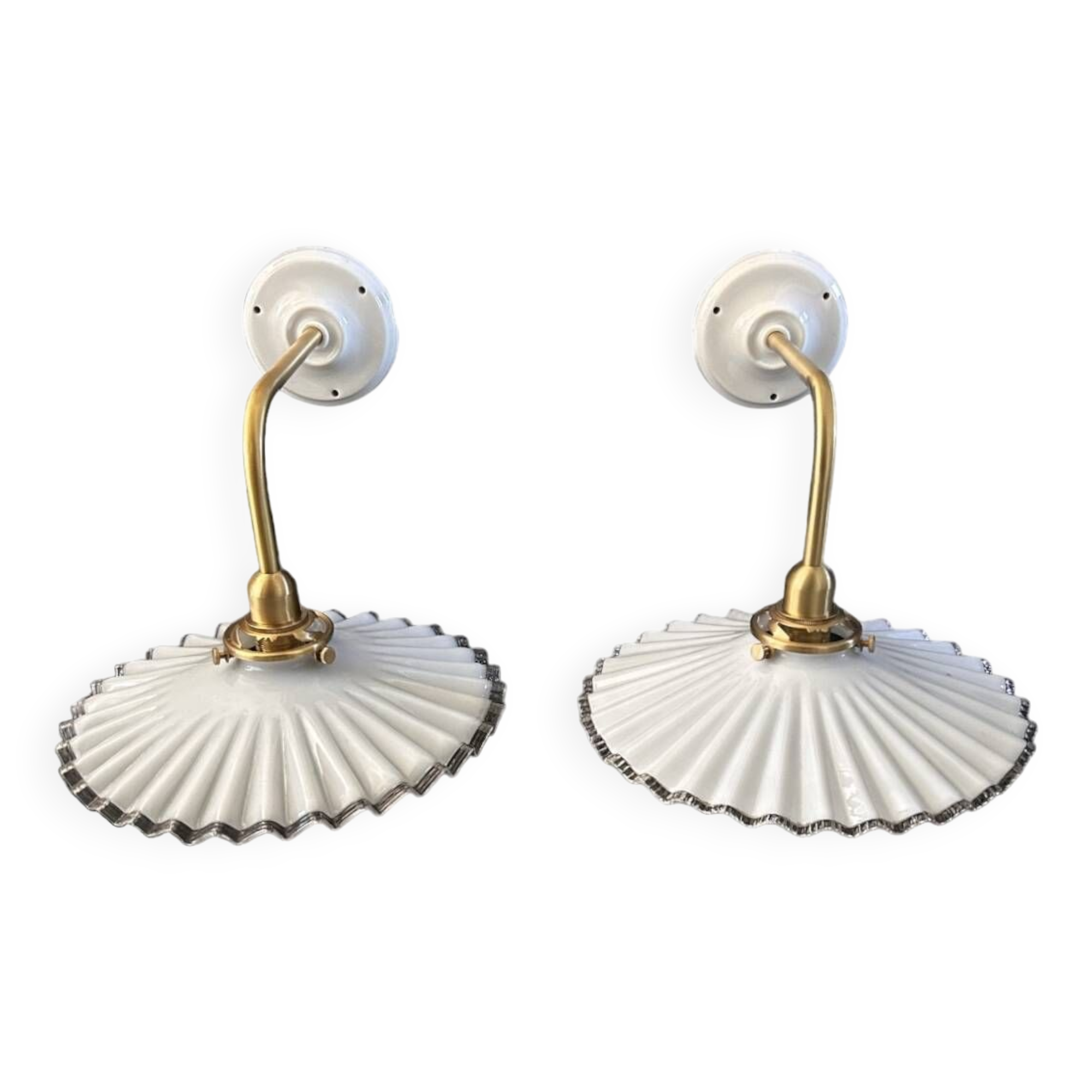 Paire d’appliques vintage en opaline plissée