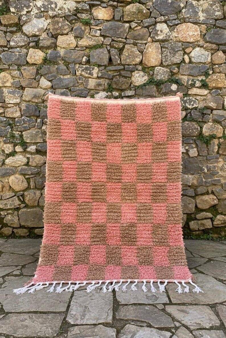 Traditional handmade pure wool rug, size 200 x 300 cm