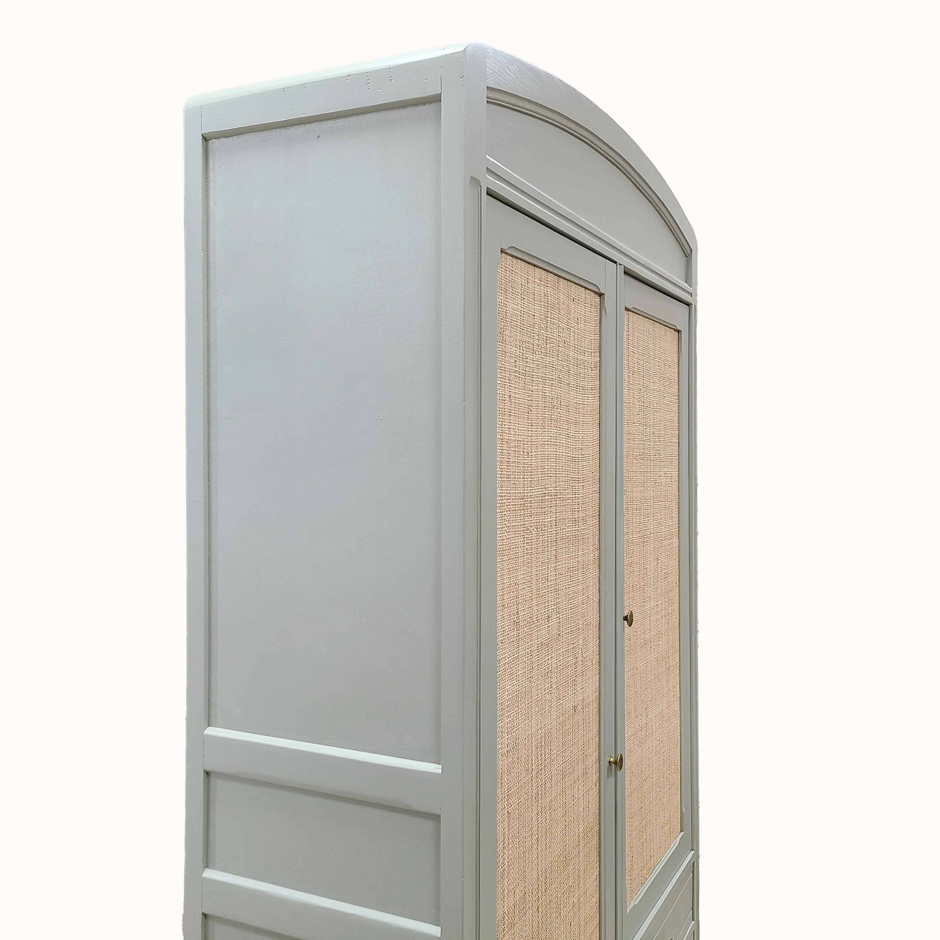 Armoire parisienne rénovée