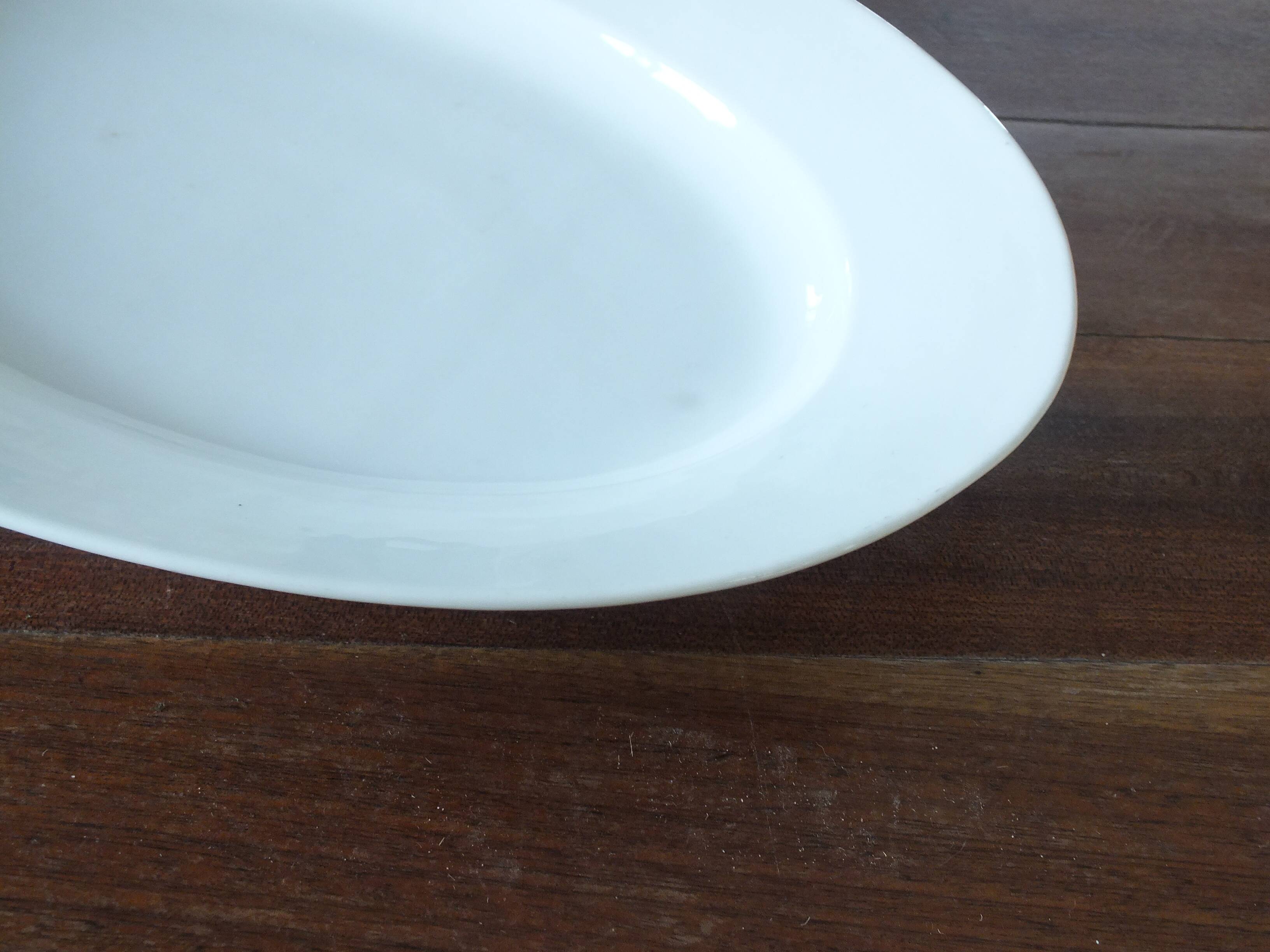 Large thick dish in white porcelain from Paris 19th