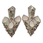 Paire de bouquetiéres en barbotine